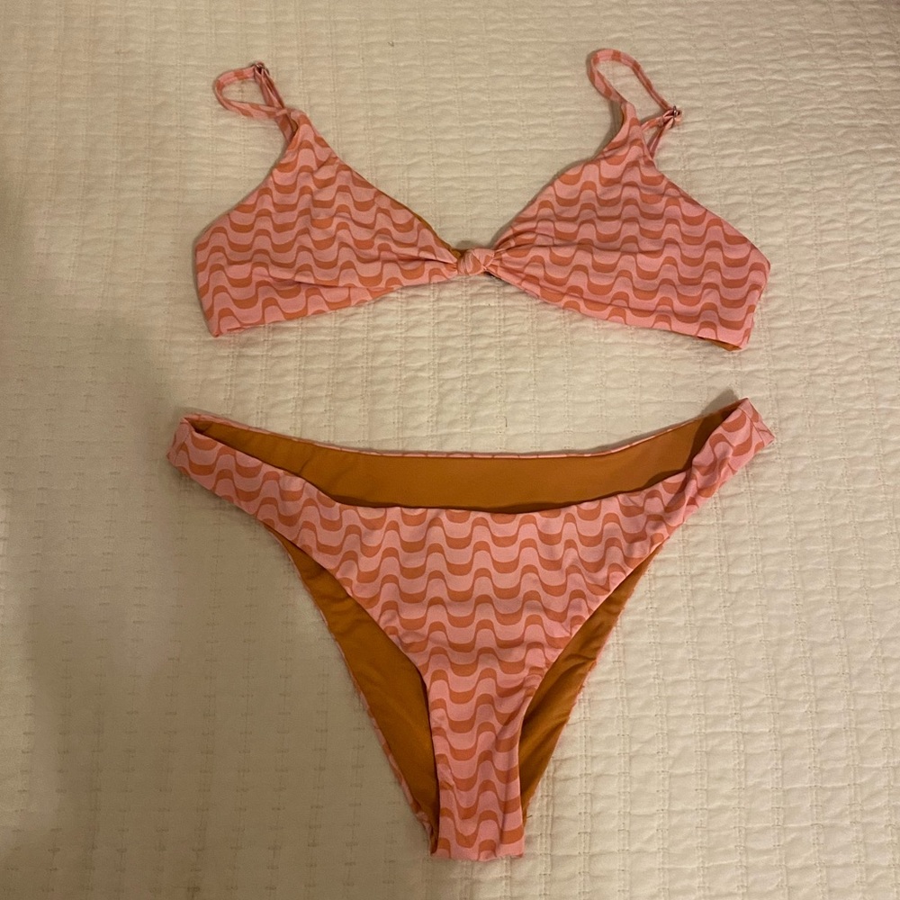 Dippin daisy’s bikini set